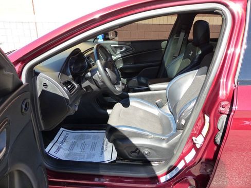 Used 2016 Chrysler 200 S FWD image 21