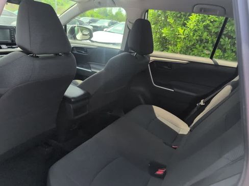 Used 2021 Toyota RAV4 LE FWD image 7