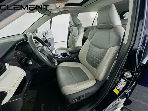 Used 2020 Toyota RAV4 XLE Premium image 29