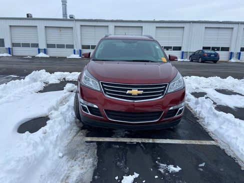 Used 2017 Chevrolet Traverse LT w/ Style and Technology Package image 8