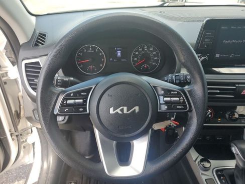 Used 2023 Kia Seltos LX AWD/4WD image 24