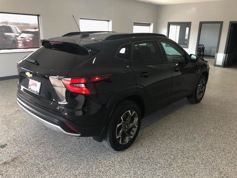 Used 2024 Chevrolet Trax LT w/ Driver Confidence Package image 3