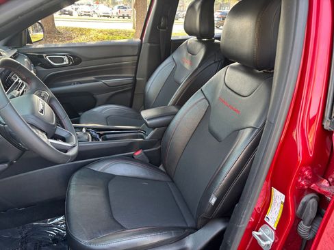 Used 2025 Jeep Compass Trailhawk image 31