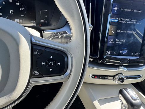 Used 2018 Volvo XC60 T5 Momentum w/ Vision Package image 12