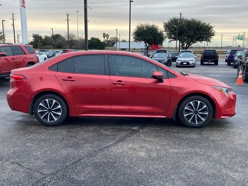 Used 2020 Toyota Corolla LE image 4