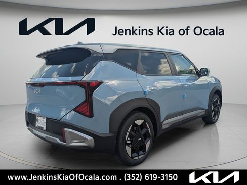 New 2027 Kia Seltos S FWD image 3