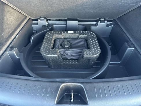 Certified 2023 Cadillac XT4 Luxury w/ Cold Weather Package image 28