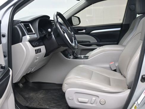 Used 2018 Toyota Highlander XLE FWD image 13