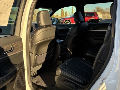 New 2025 Jeep Grand Cherokee L Limited image 7
