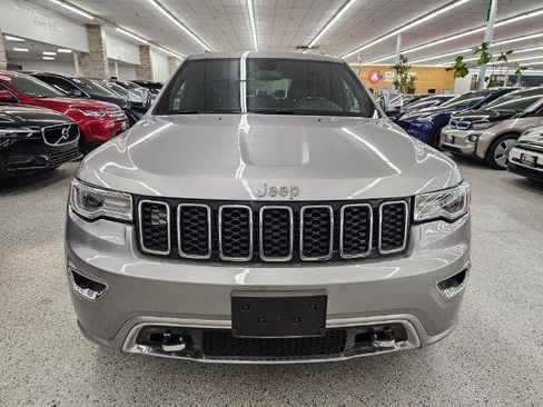 Used 2018 Jeep Grand Cherokee Overland AWD/4WD image 3