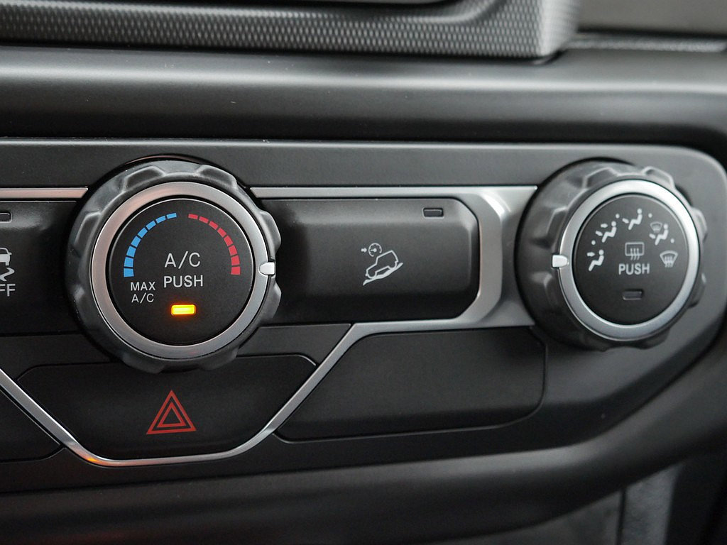 Used 2018 Jeep Wrangler Unlimited Sport AWD/4WD image 38