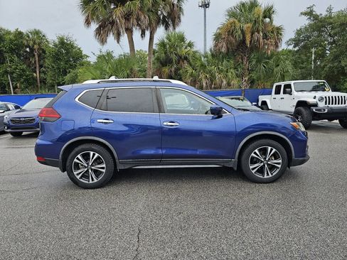 Used 2019 Nissan Rogue SV w/ Premium Package FWD image 2