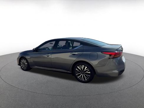 Used 2025 Nissan Altima 2.5 SV image 10