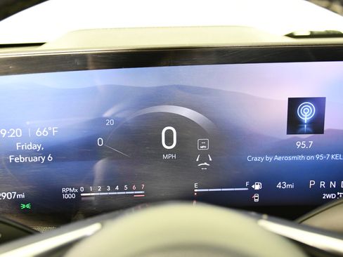 Used 2025 Buick Enclave Preferred image 18