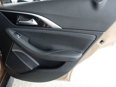 Used 2019 INFINITI QX30 AWD image 21