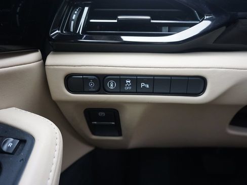 Used 2023 Acura MDX FWD w/ Technology Package image 5