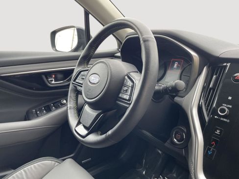 Used 2025 Subaru Outback Onyx Edition image 5