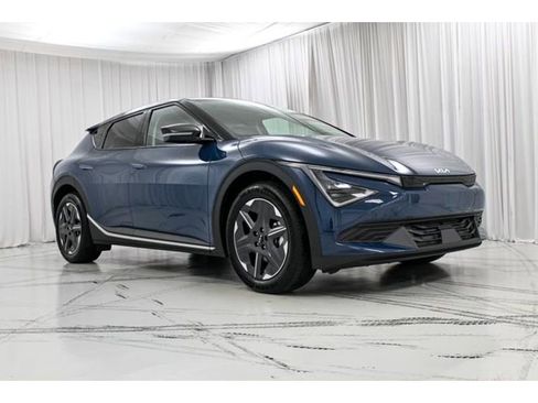 Certified 2025 Kia EV6 Light image 2