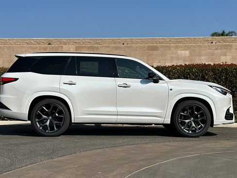 New 2026 Lexus TX 500h image 3