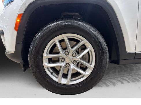 Used 2023 Jeep Grand Cherokee L Laredo image 48