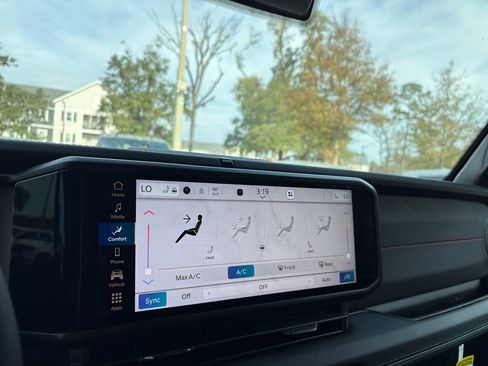 New 2026 Jeep Wrangler Unlimited Rubicon w/ Xtreme 35 Tire Package image 28