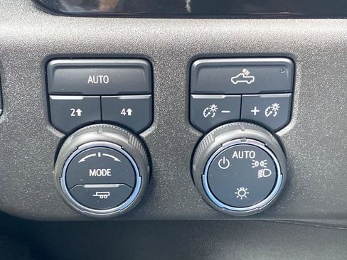 Used 2022 Chevrolet Silverado 1500 LT w/ Convenience Package II image 33