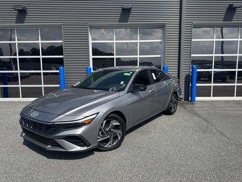 Used 2025 Hyundai Elantra Sport FWD image 1