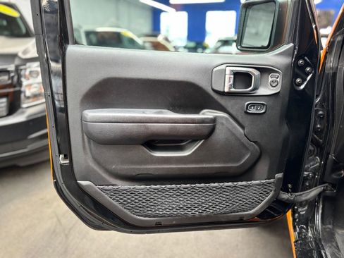 Used 2024 Jeep Wrangler Unlimited w/ Convenience Group AWD/4WD image 8