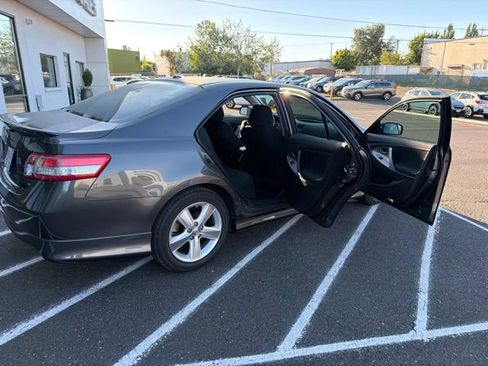 Used 2010 Toyota Camry SE FWD image 10