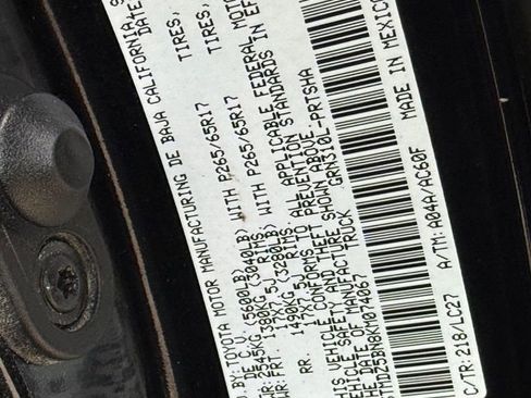 Used 2019 Toyota Tacoma TRD Sport w/ TRD Premium Sport Package AWD/4WD image 31