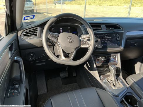Used 2023 Volkswagen Tiguan SE FWD image 10