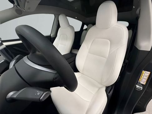 Used 2023 Tesla Model Y Long Range AWD/4WD image 11
