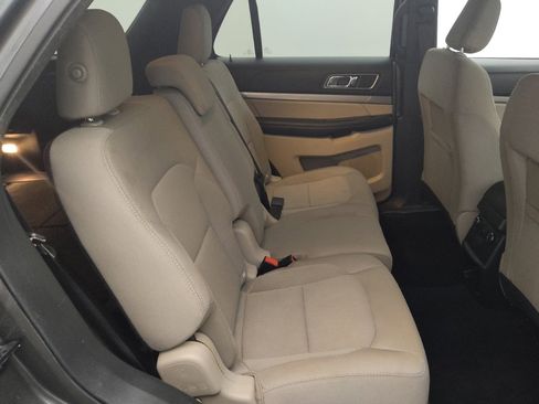 Used 2019 Ford Explorer XLT FWD image 19