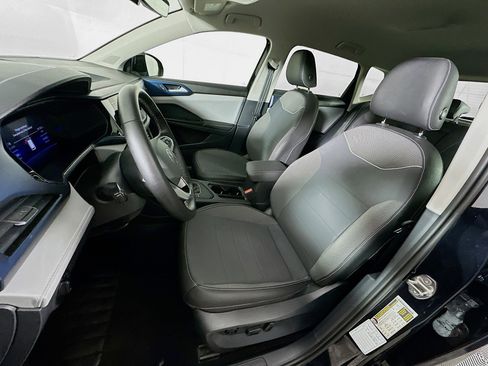 Used 2024 Volkswagen Taos SE image 13