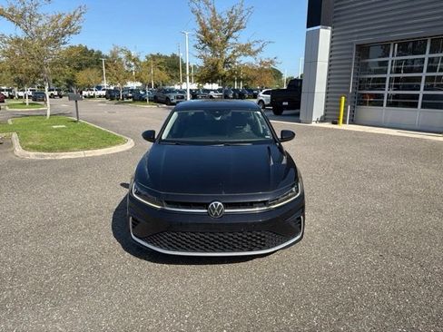 Used 2025 Volkswagen Jetta SE FWD image 16