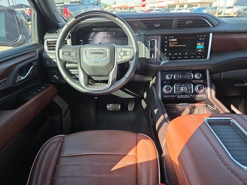 Used 2024 GMC Yukon XL Denali Ultimate AWD/4WD image 9