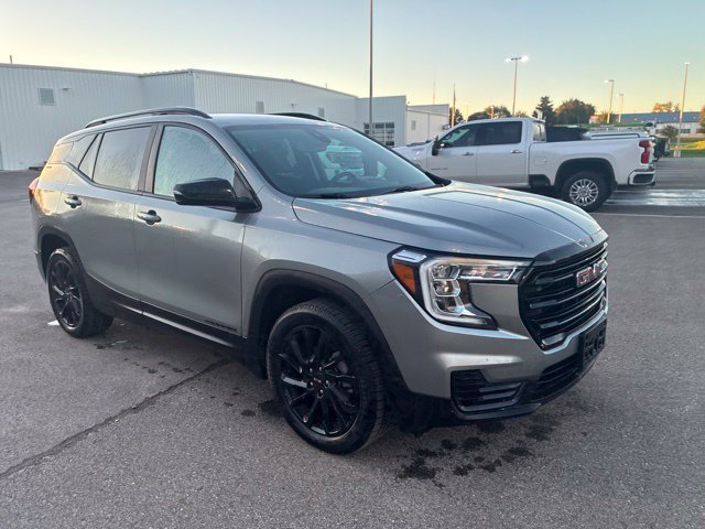 Used 2023 GMC Terrain SLE w/ Driver Convenience Package AWD/4WD image 7