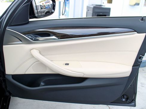 Used 2017 BMW 530i RWD image 46