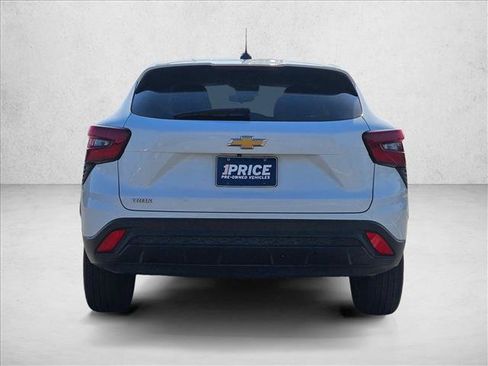 Used 2024 Chevrolet Trax LS FWD image 5