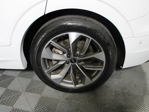 Used 2021 Audi e-tron Premium Plus w/ Premium Plus Package image 24