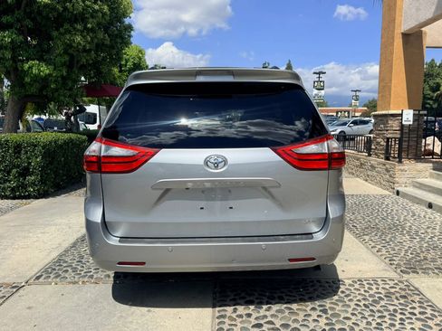 Used 2015 Toyota Sienna XLE Premium image 6