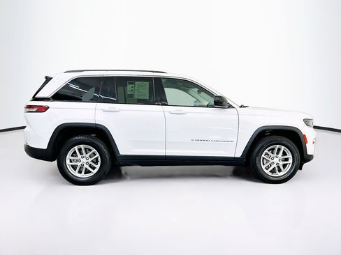 Used 2023 Jeep Grand Cherokee Laredo w/ Luxury Tech Group I AWD/4WD image 10