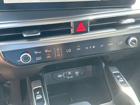 Used 2025 Kia Sorento EX w/ Panoramic Sunroof Package FWD image 19