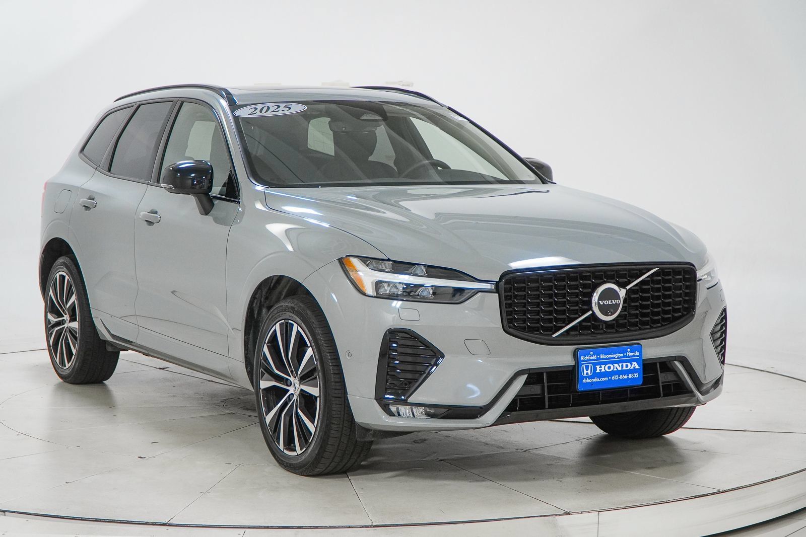 Used 2025 Volvo XC60 B5 Plus AWD/4WD image 14