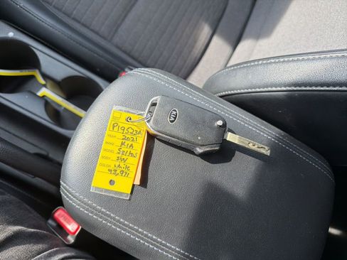 Used 2021 Kia Seltos S FWD image 26