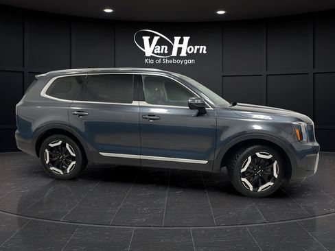 Used 2024 Kia Telluride EX w/ EX Captain's Chair Package AWD/4WD image 8