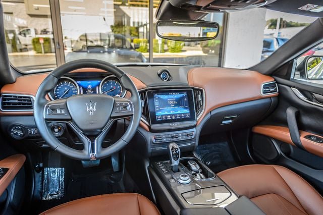 Used 2018 Maserati Ghibli RWD image 27