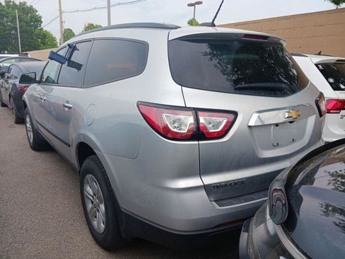 Used 2017 Chevrolet Traverse LS FWD image 4