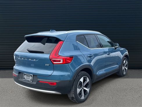 Certified 2025 Volvo XC40 B5 Plus image 5