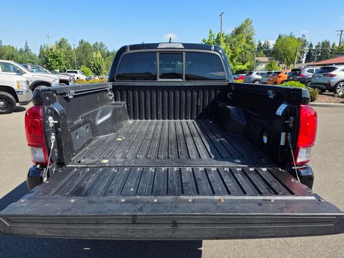 Used 2016 Toyota Tacoma TRD Sport AWD/4WD image 10